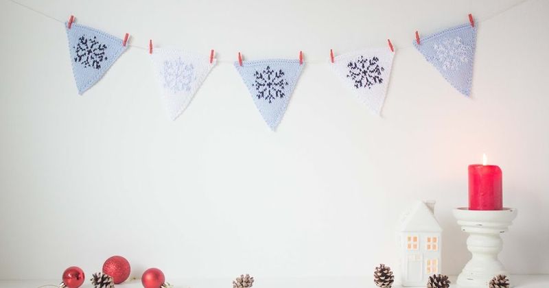 Knitted Snowflake Bunting free crochet pattern by Floral & Feather