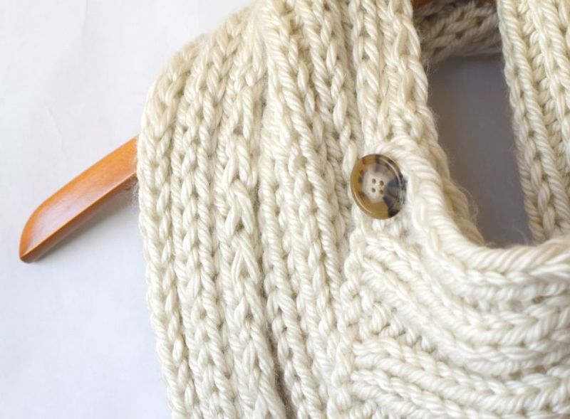 "Two Ways" Giant Knit Ribbed Cowl free crochet pattern by Mama in a Stitch