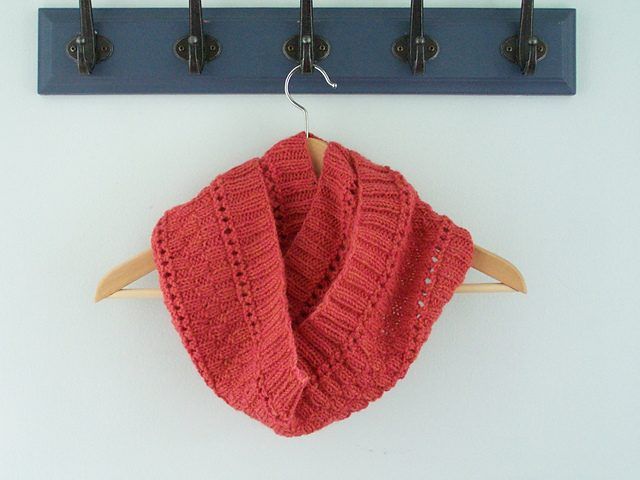 Easy Peazy Breezy Cowl free crochet pattern by Megan Delorme