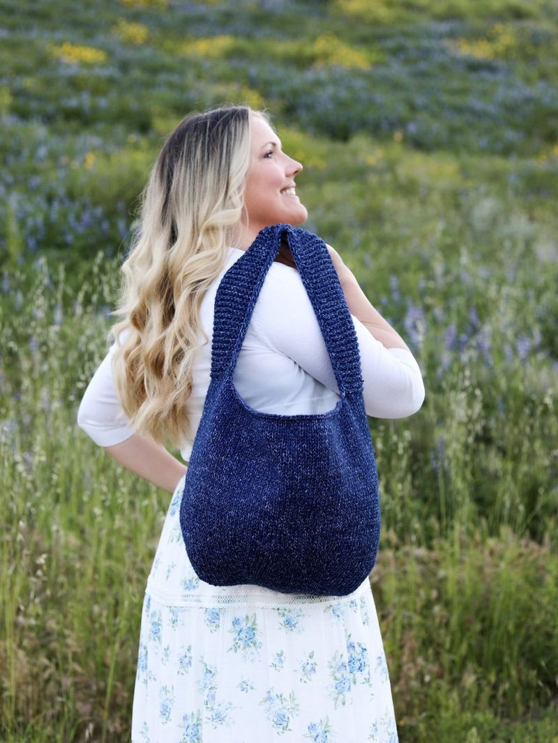 Waverly Tote free crochet pattern by Whistle and Wool