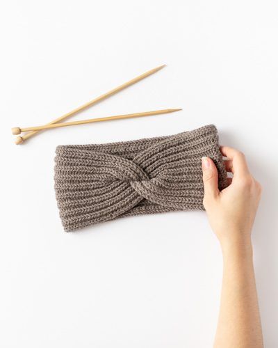 Headband with a Twist free crochet pattern by Mirella