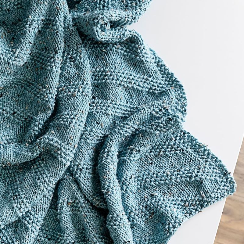 A Modern Baby Blanket (Diagonal Seed Stitch) free crochet pattern by Leelee Knits