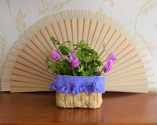 Easter Basket free crochet pattern by Helena Keighley