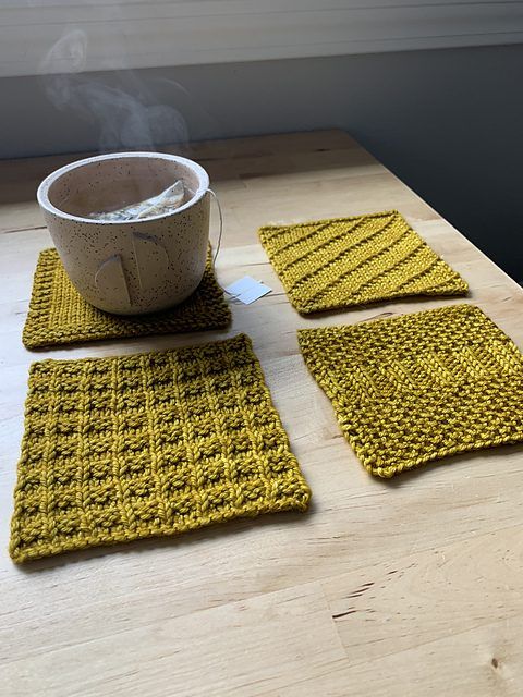 Deco Mug Rug free crochet pattern by Stephanie Rettenmeier