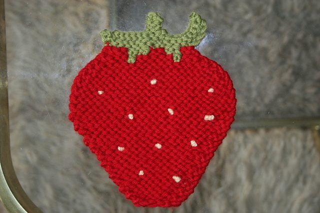 Strawberry Coaster free crochet pattern by Suzanne Strachan