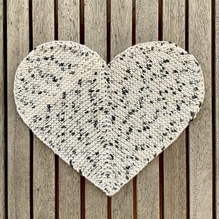 Practical Little Heart free crochet pattern by Heidi Kirrmaier