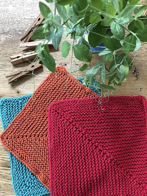 Delightful Dishcloths free crochet pattern by Charlotte Marjoribanks