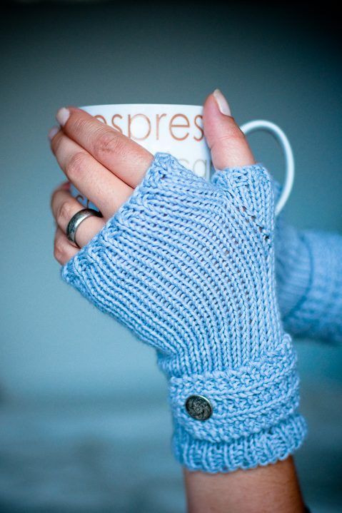 Fable Mitts free crochet pattern by craftylittlesewnsew (Sian)