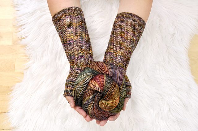 Black Locust Mitts free crochet pattern by Jessica Yesin