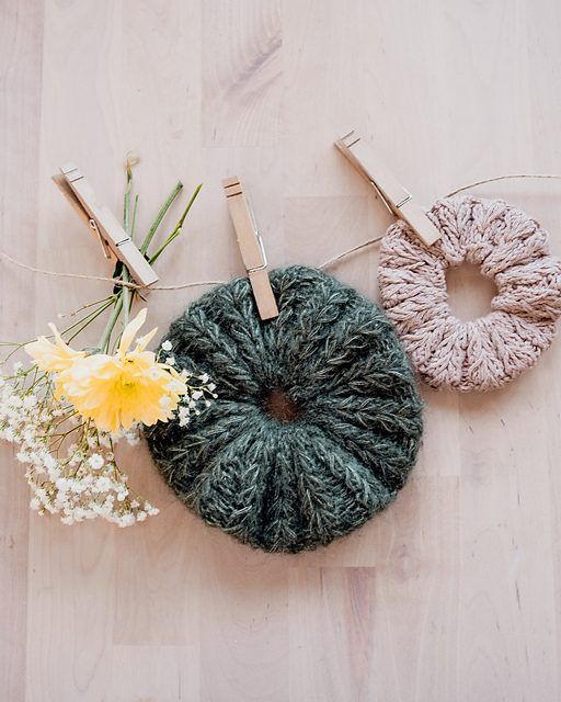 Aks Scrunchie free crochet pattern by Helene Rønquist Knutsen