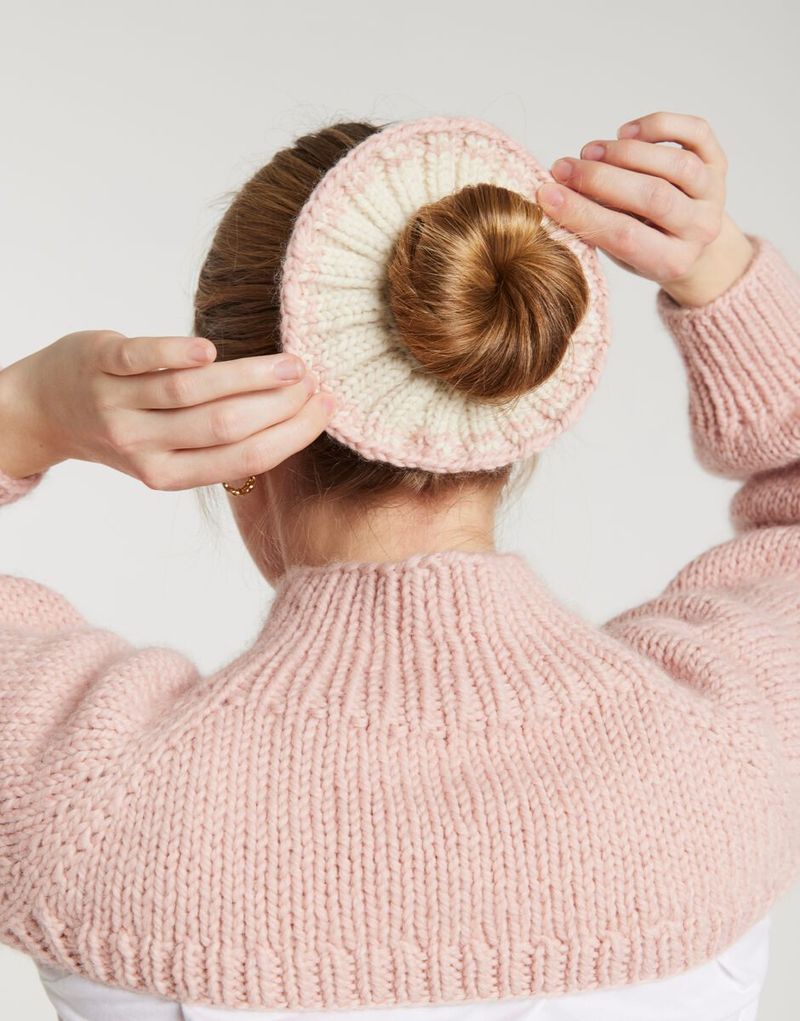 Ballet Scrunchie free crochet pattern by Wool and the Gang