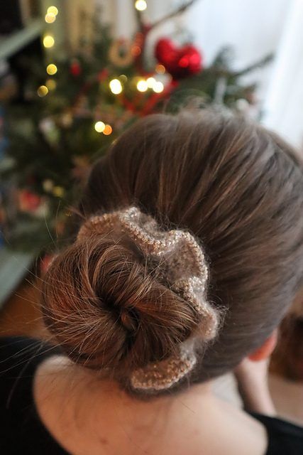 Praha Scrunchie free crochet pattern by Pauline Fanguin