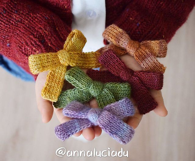 Simple Love Bow free crochet pattern by Emma Du
