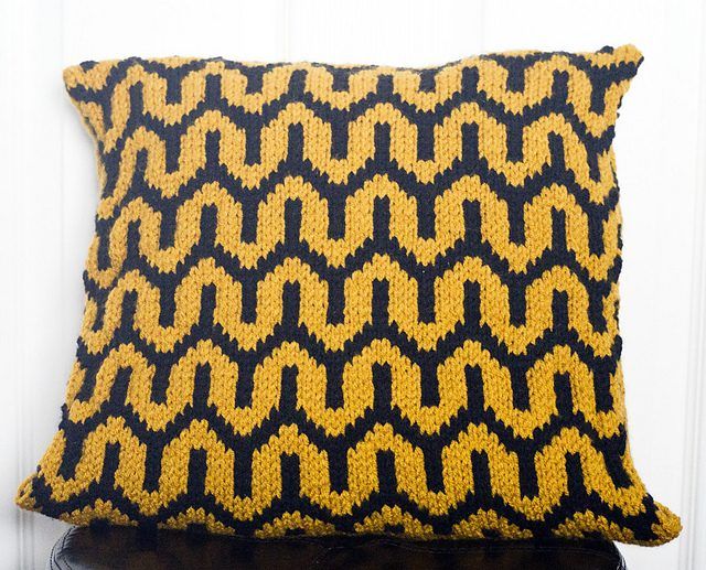 Bold Art Deco Pillow Cover free crochet pattern by Joleen Kraft (kraftling)