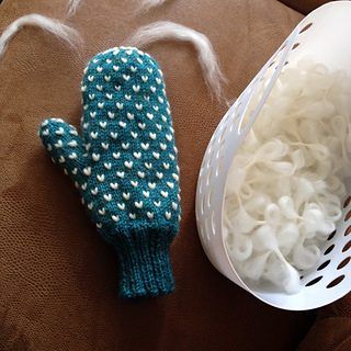 Easy Mittens with Thrums free crochet pattern by Debi Wilbur
