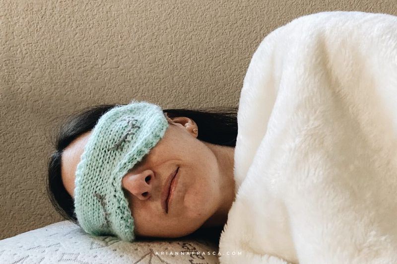 Lash Sleeping Mask free crochet pattern by Arianna Frasca